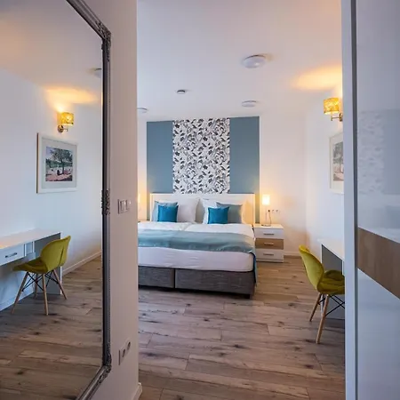 Fuered Centrum Panzio Bed & Breakfast 4*