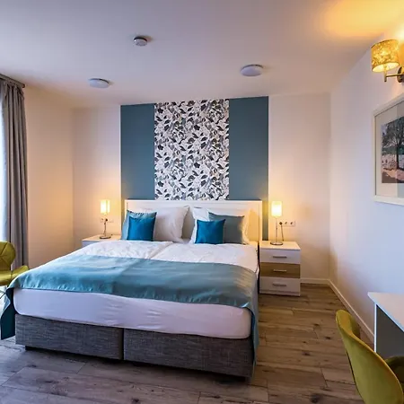 Fuered Centrum Panzio فندق مبيت وإفطار بالاتونفوريد