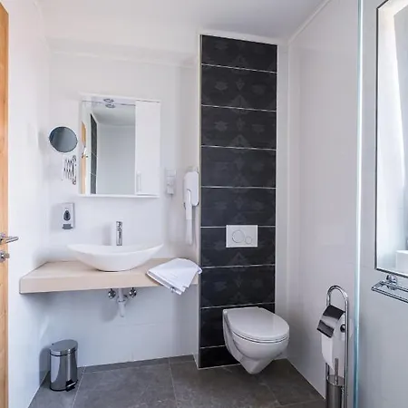 Fuered Centrum Panzio فندق مبيت وإفطار 4*