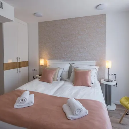 Bed & Breakfast Fuered Centrum Panzio Balatonfured