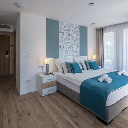 Füred Centrum Panzió Alojamento de Acomodação e Pequeno-almoço 4*