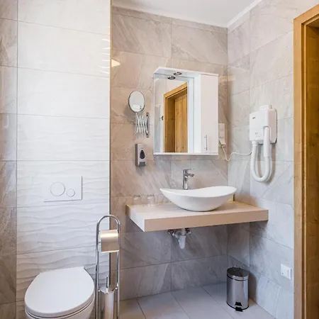 Fuered Centrum Panzio فندق مبيت وإفطار