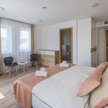 Bed & Breakfast Fuered Centrum Panzio Balatonfured